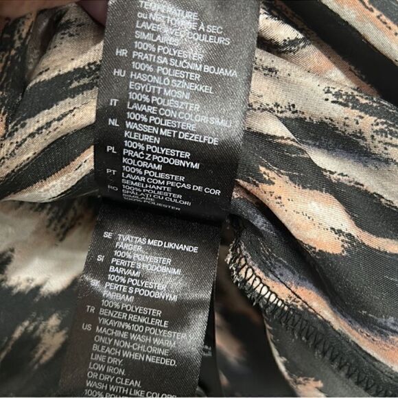 H&M Sleeveless Animal Print Top(Size 2) - Picture 7 of 7